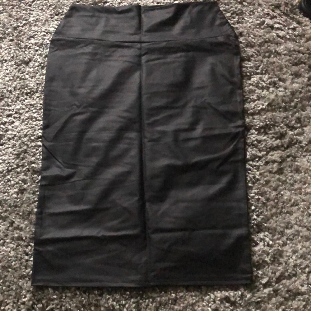 Coated pencil skirt